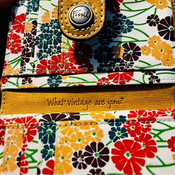 Fossil Tan Leather Wallet - Picture 5 of 5